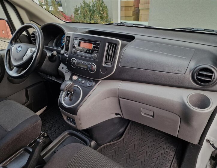 Nissan NV200 13