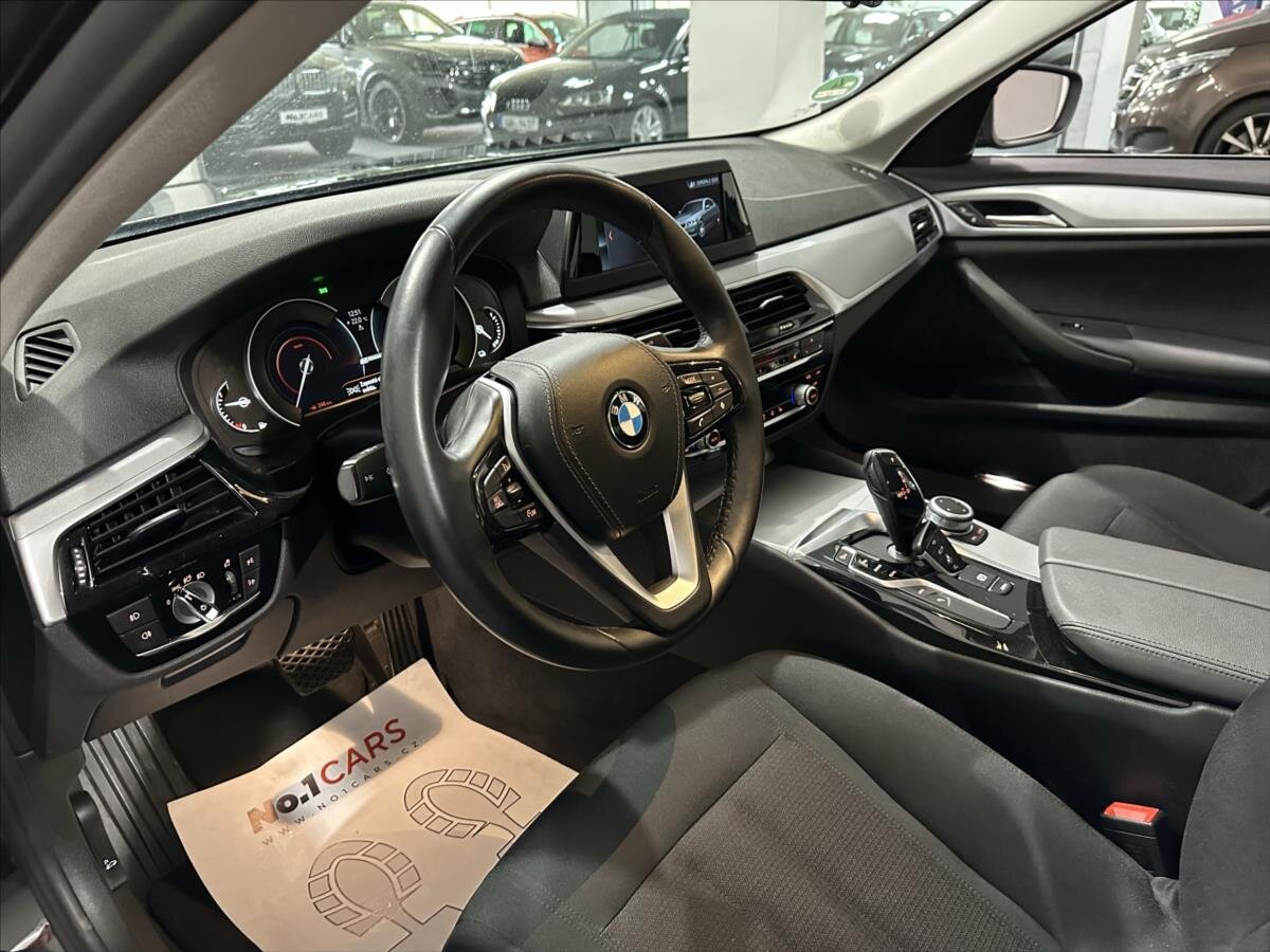 BMW Řada 5 Sedan / Limuzína 2,0 l 135 kw