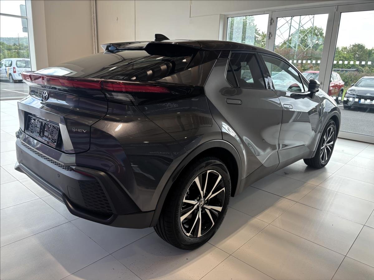 Toyota C-HR SUV 1,8 l 103 kw