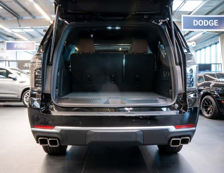 Chevrolet Suburban SUV 6,2 l 313 kw