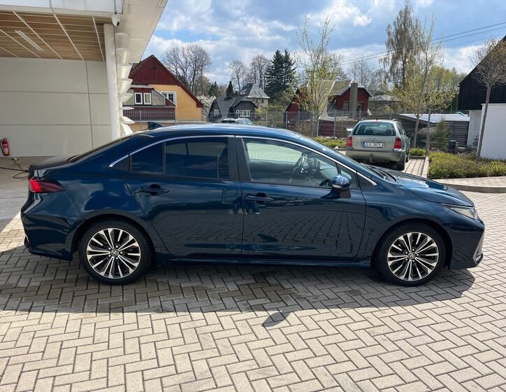 Toyota Corolla Sedan / Limuzína 1,5 l 92 kw