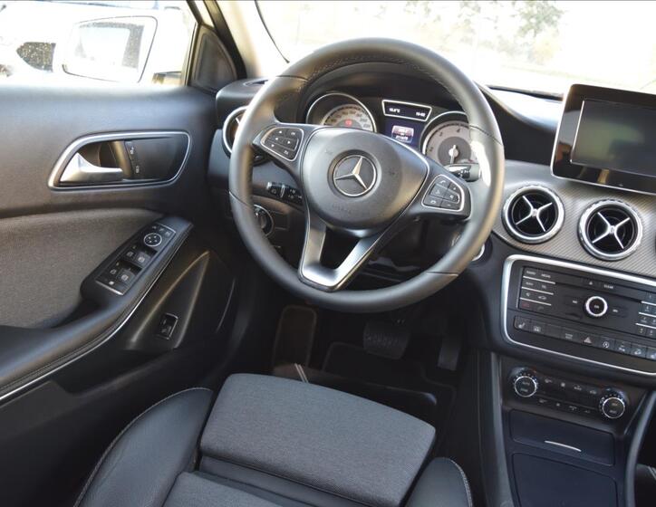Mercedes-Benz GLA 30