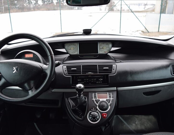 Peugeot 807 MPV 2,0 l 100 kw