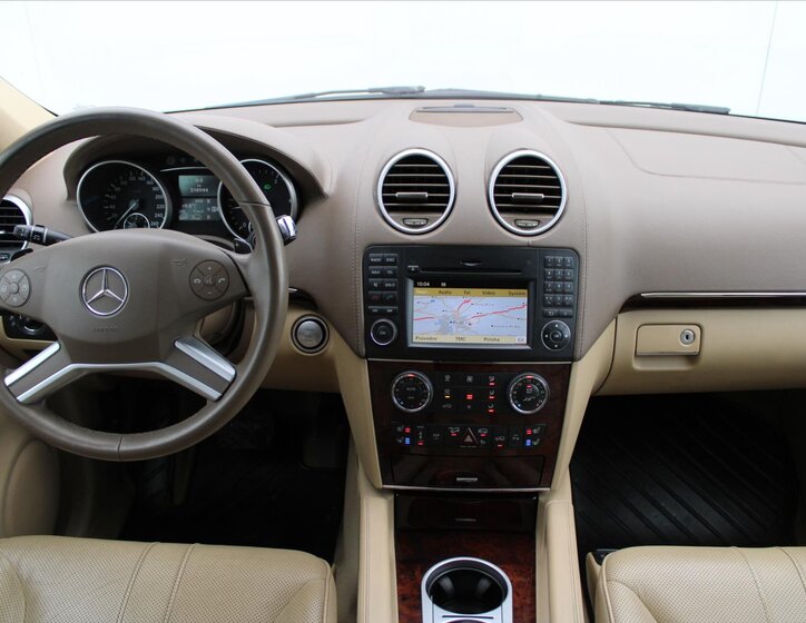 Mercedes-Benz Třídy M SUV / Terénní 3,0 l 165 kw