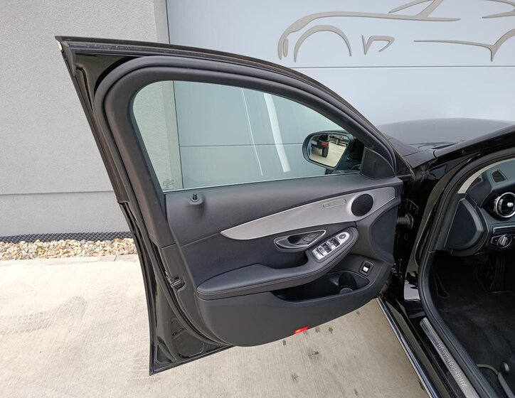 Mercedes-Benz Třídy C Sedan / Limuzína 2,1 l 125 kw