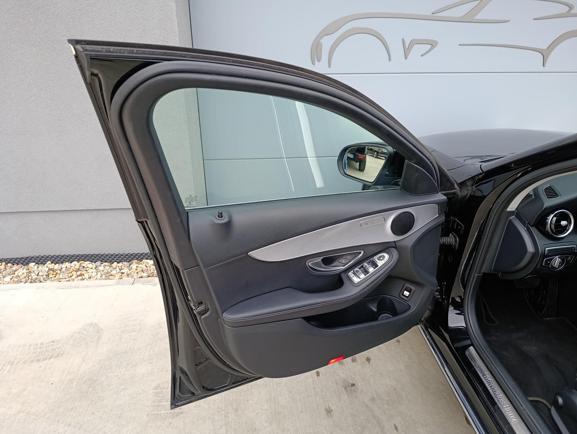 Mercedes-Benz Třídy C Sedan / Limuzína 2,1 l 125 kw