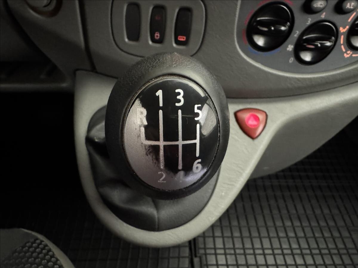 Opel Vivaro Kombi 2,0 l 84 kw