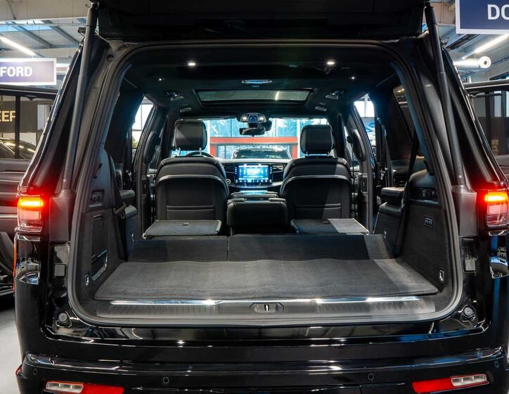 Jeep Grand Wagoneer SUV / Terénní 6,4 l 351 kw