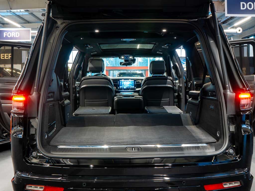 Jeep Grand Wagoneer SUV / Terénní 6,4 l 351 kw