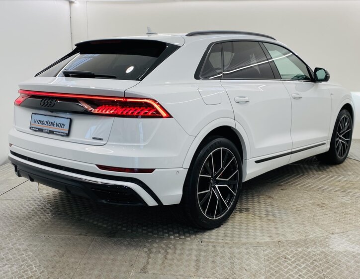 Audi Q8 SUV / Terénní 3,0 l 210 kw