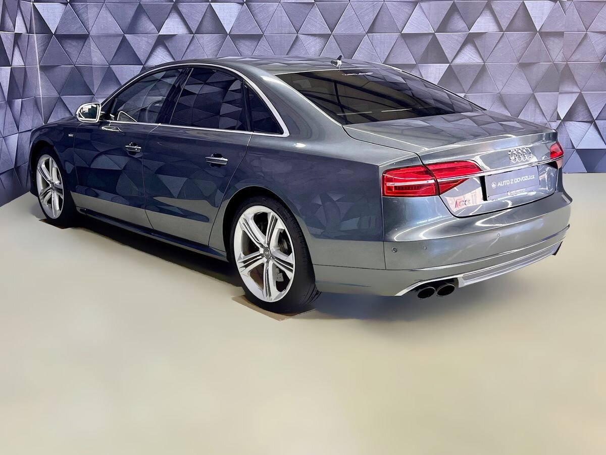 Audi S8 Sedan / Limuzína 4,0 l 382 kw