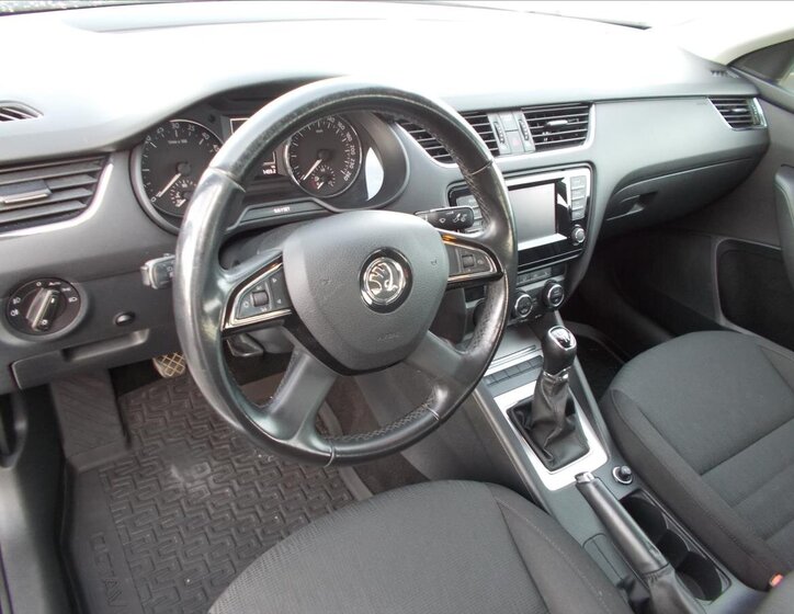 Škoda Octavia Sedan / Limuzína 1,6 l 77 kw