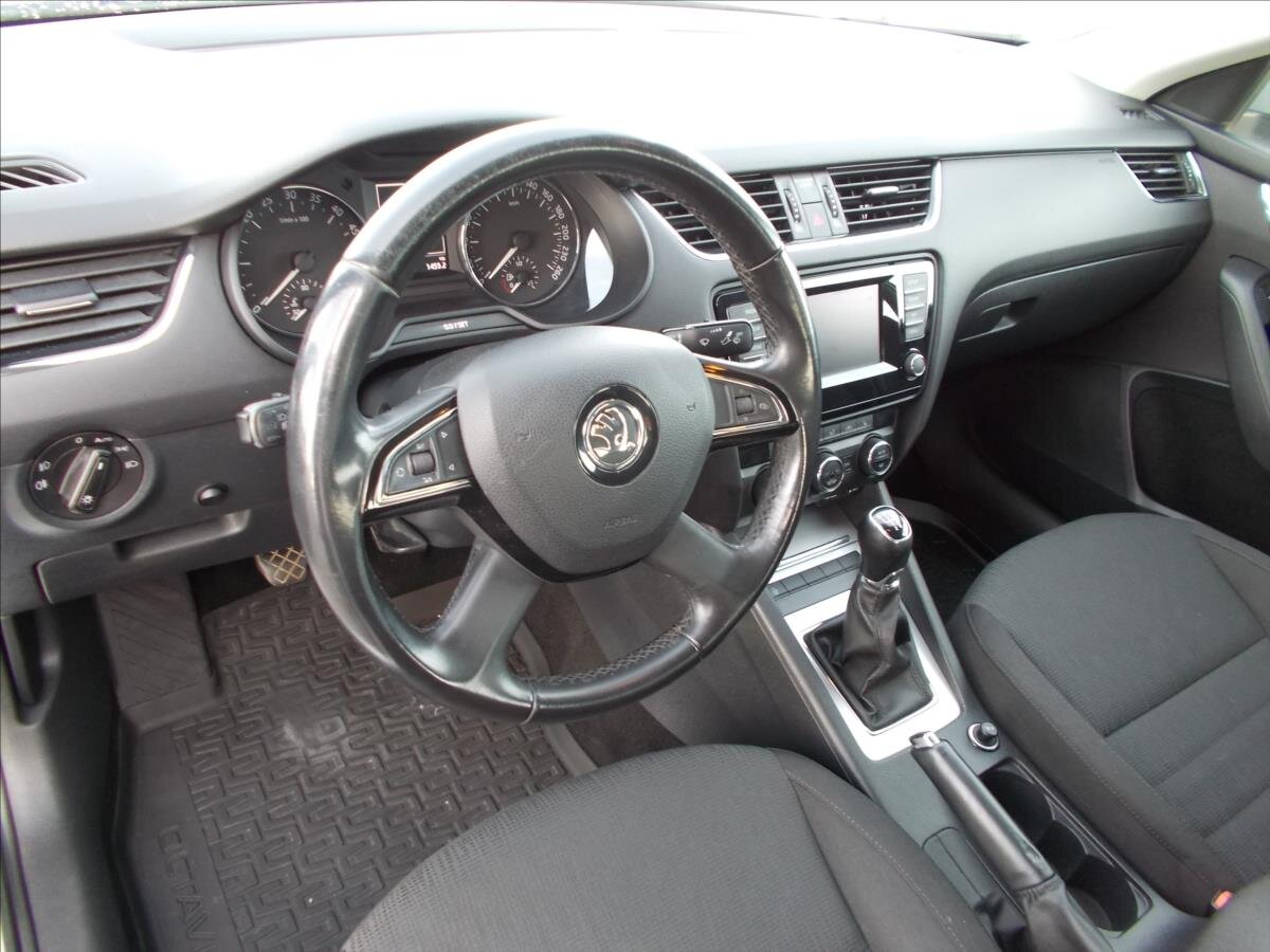 Škoda Octavia Sedan / Limuzína 1,6 l 77 kw