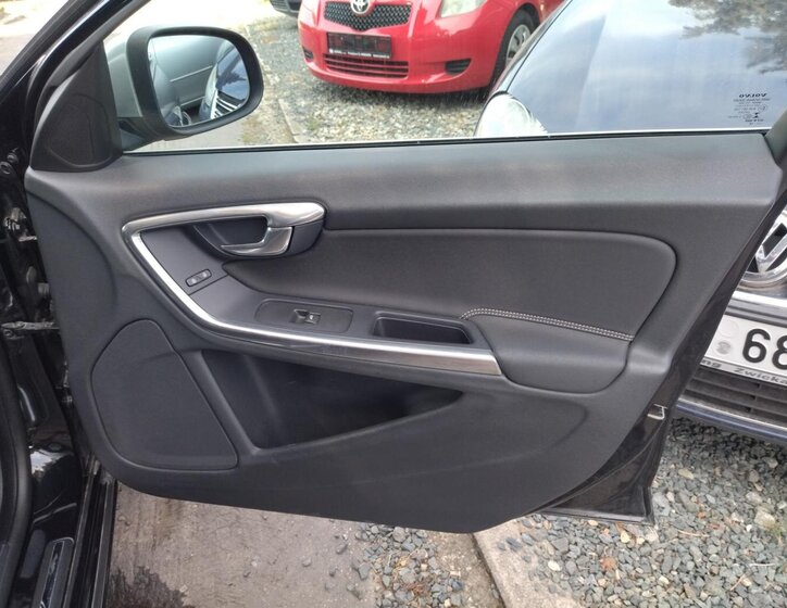 Volvo V60 Kombi 2,0 l 120 kw