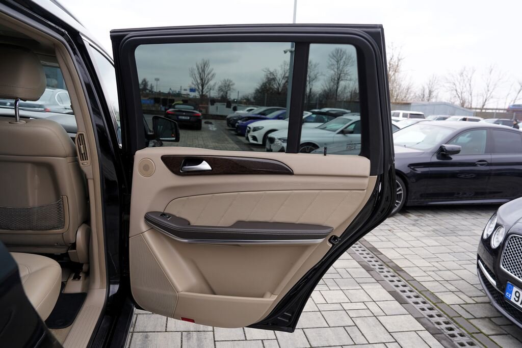 Mercedes-Benz GL SUV 4,7 l 320 kw