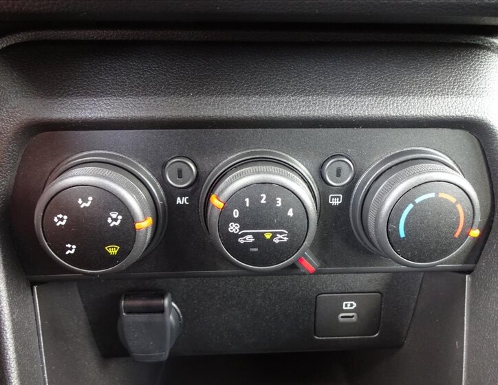 Dacia Sandero Hatchback 999,0 67 kw