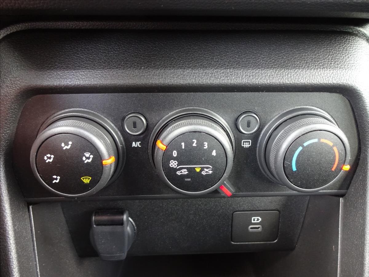 Dacia Sandero Hatchback 999,0 67 kw