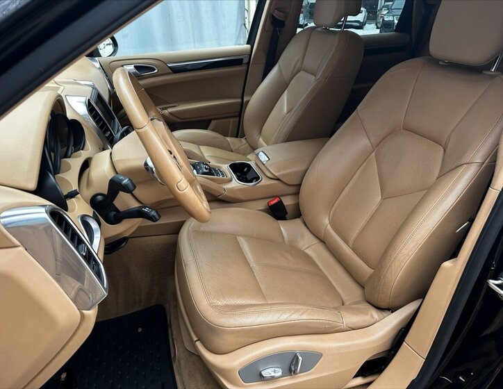 Porsche Cayenne Kombi 4,8 l 294 kw