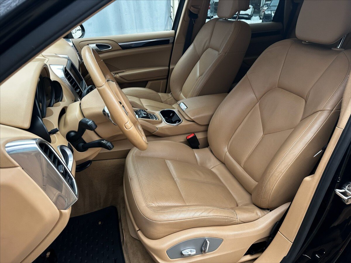 Porsche Cayenne Kombi 4,8 l 294 kw