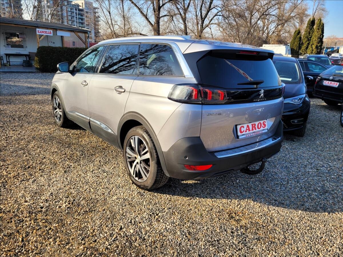 Peugeot 5008 SUV 1,5 l 96 kw