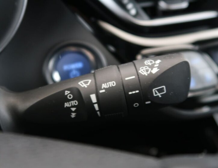 Toyota C-HR SUV 1,8 l 72 kw