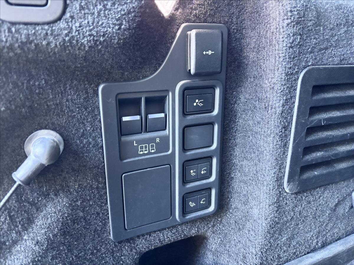 Land Rover Discovery SUV / Terénní 3,0 l 221 kw