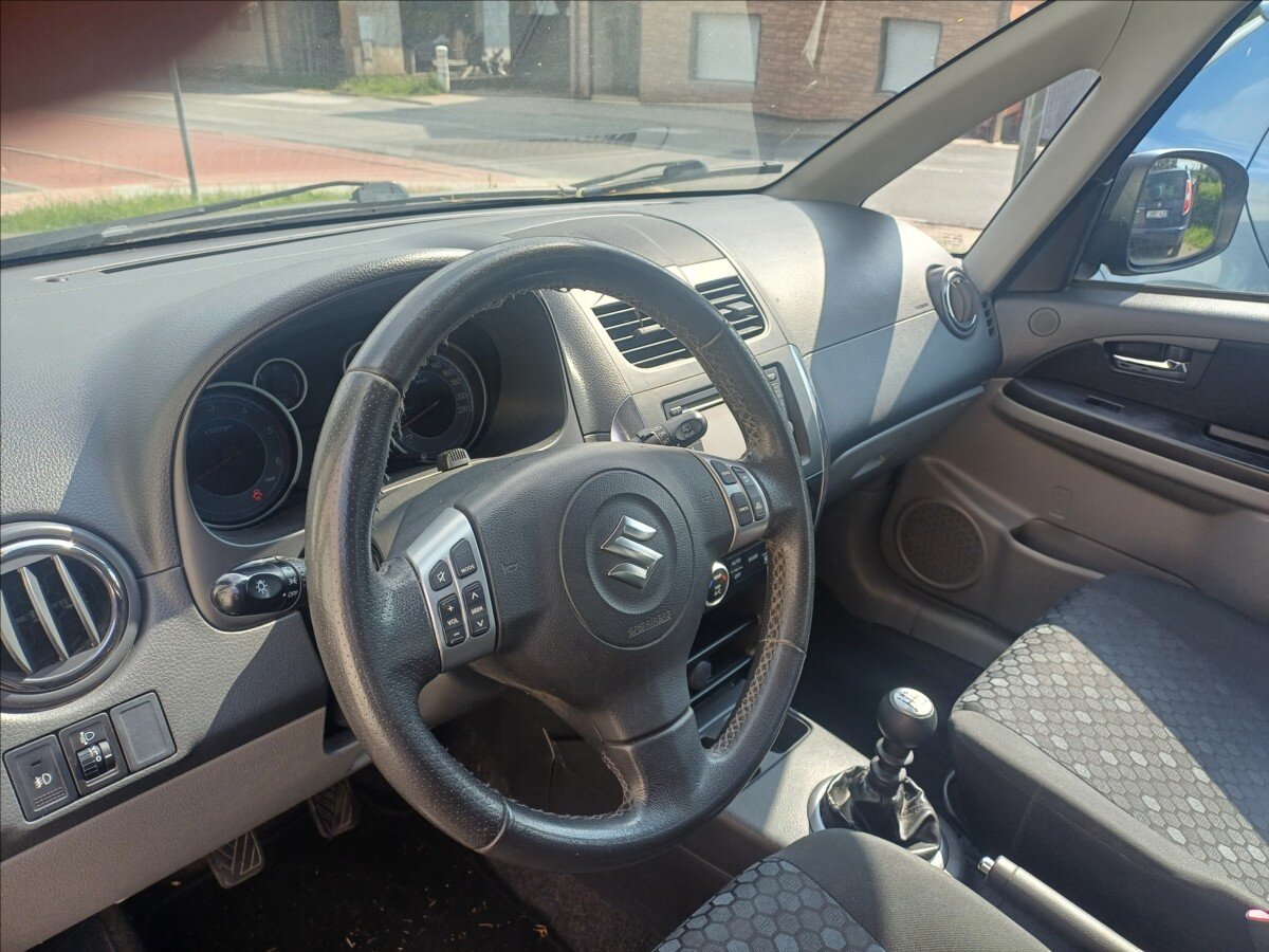 Suzuki SX4 Hatchback 2,0 l 99 kw