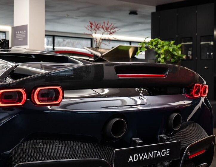 Ferrari SF90 Kupé 4,0 l 736 kw