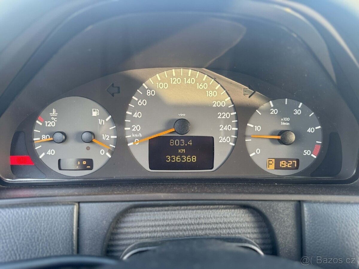 Mercedes-Benz Ostatní Sedan / Limuzína 0,0 145 kw