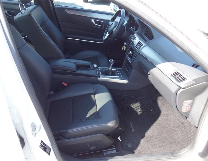 Mercedes-Benz Třídy E Sedan / Limuzína 2,1 l 125 kw