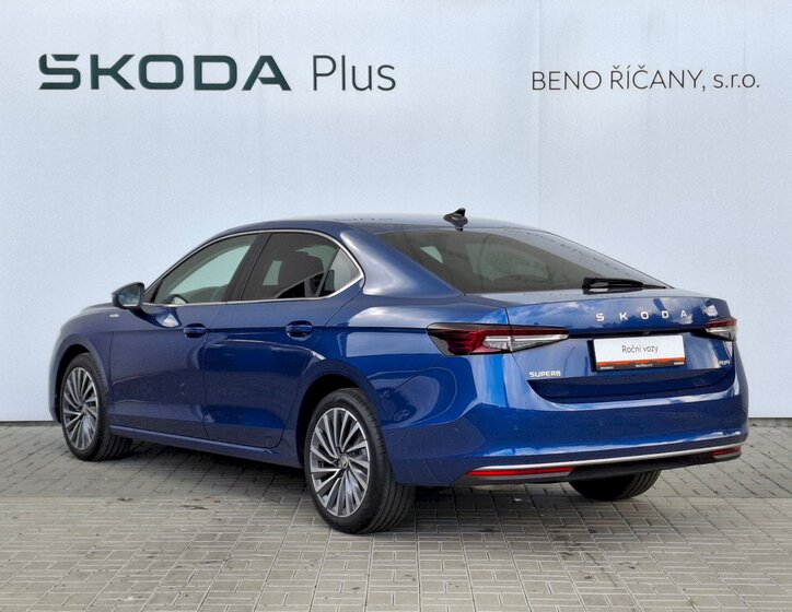 Škoda Superb 11