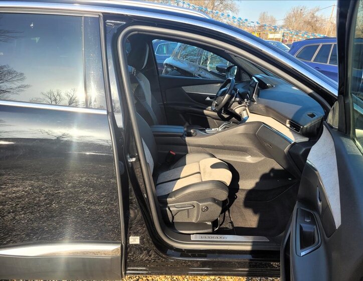 Peugeot 3008 SUV 1,6 l 133 kw