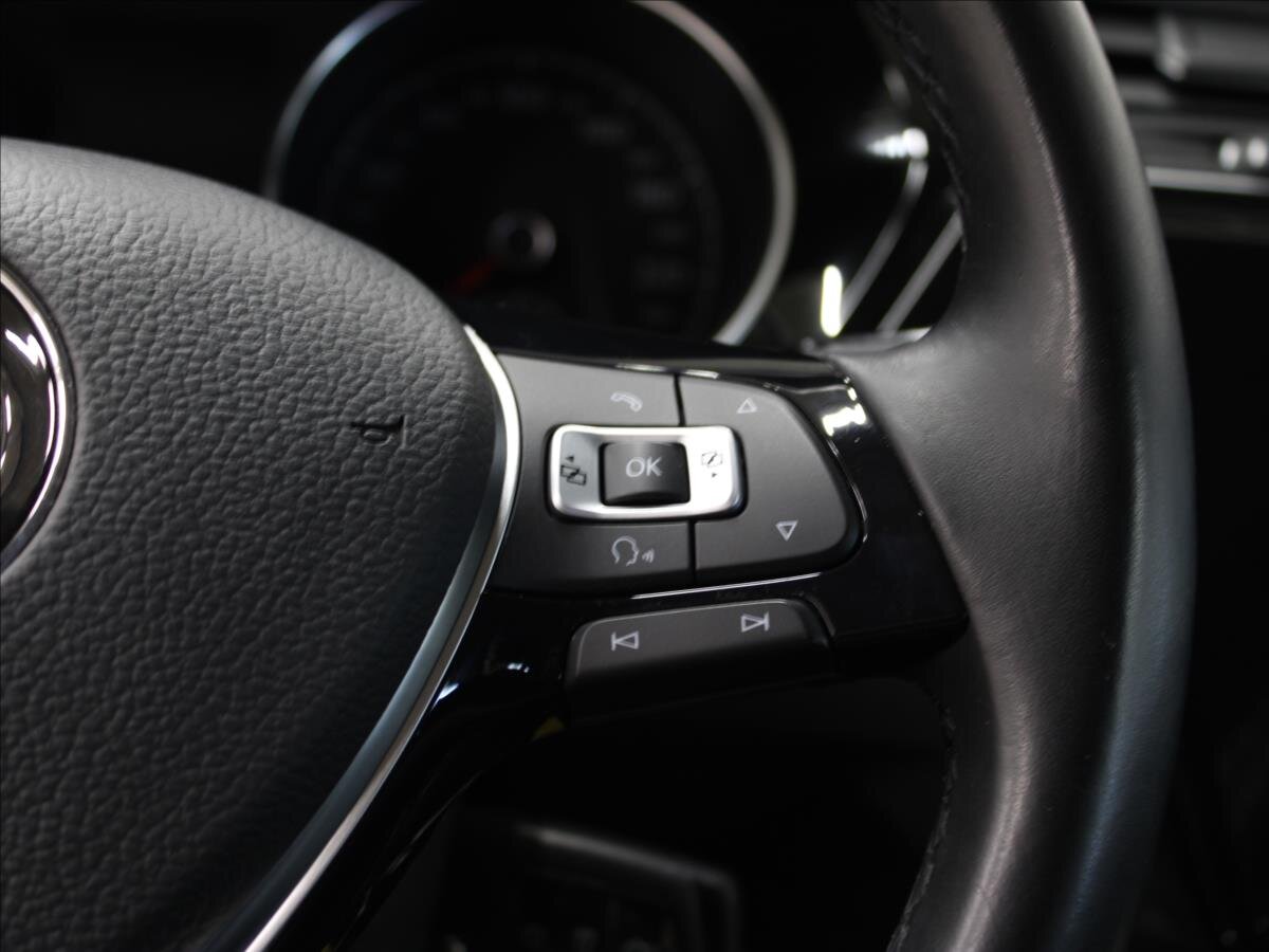 Volkswagen Touran SUV / Terénní 1,2 l 81 kw