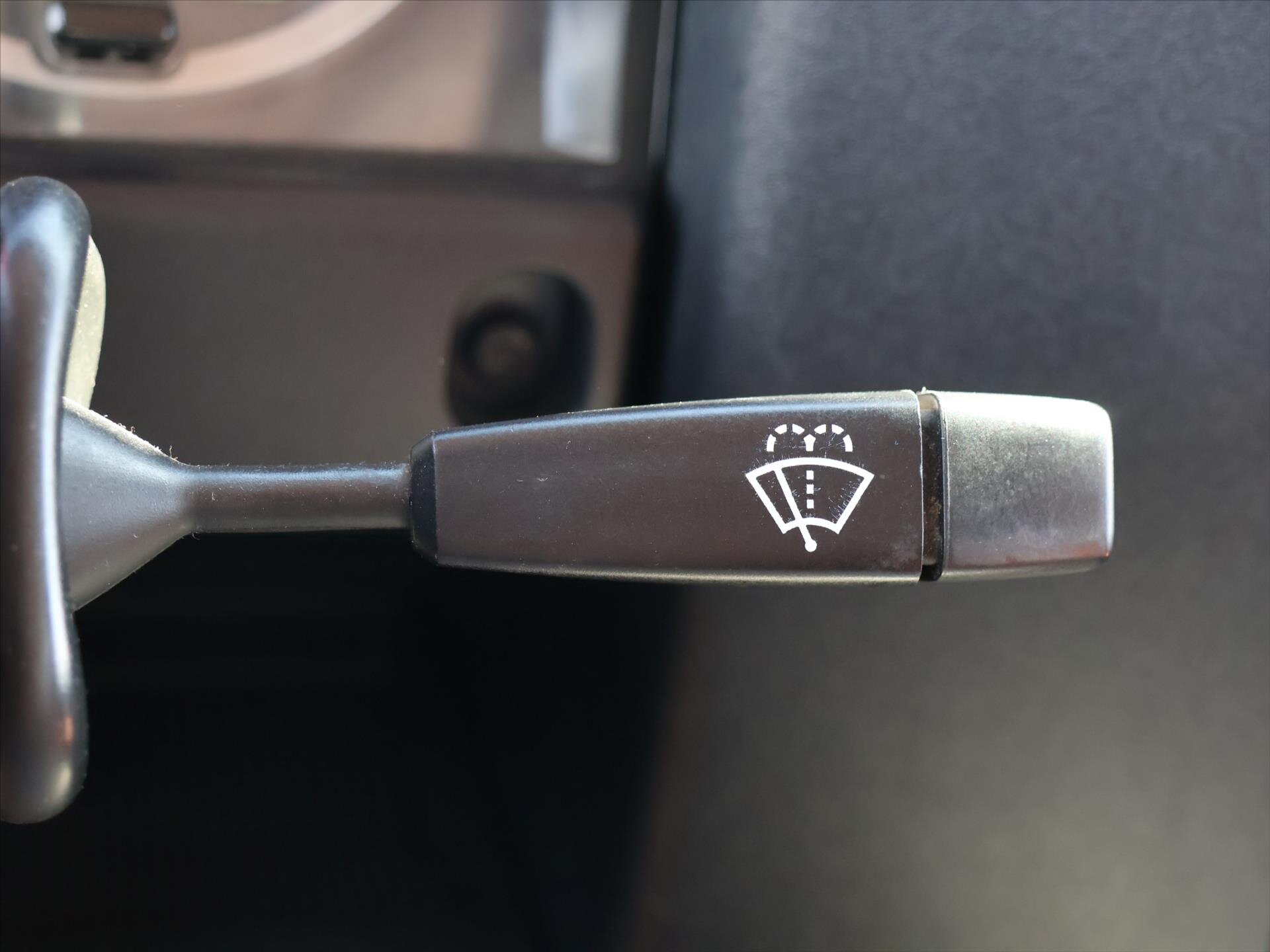 Land Rover Defender SUV / Terénní 2,4 l 90 kw