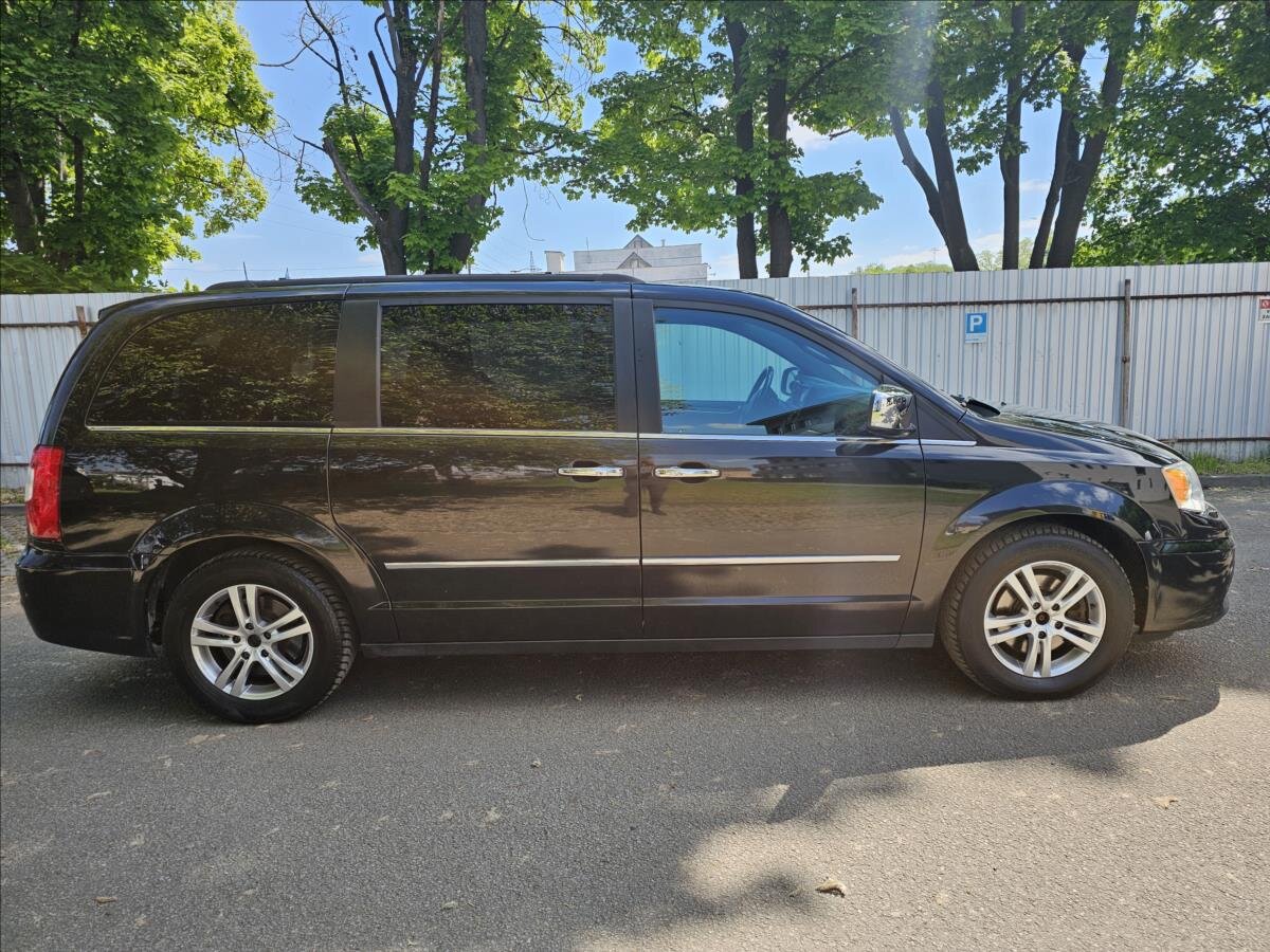 Lancia Voyager MPV 2,8 l 130 kw