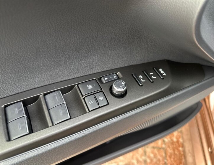 Toyota Camry Sedan 2,5 l 137 kw