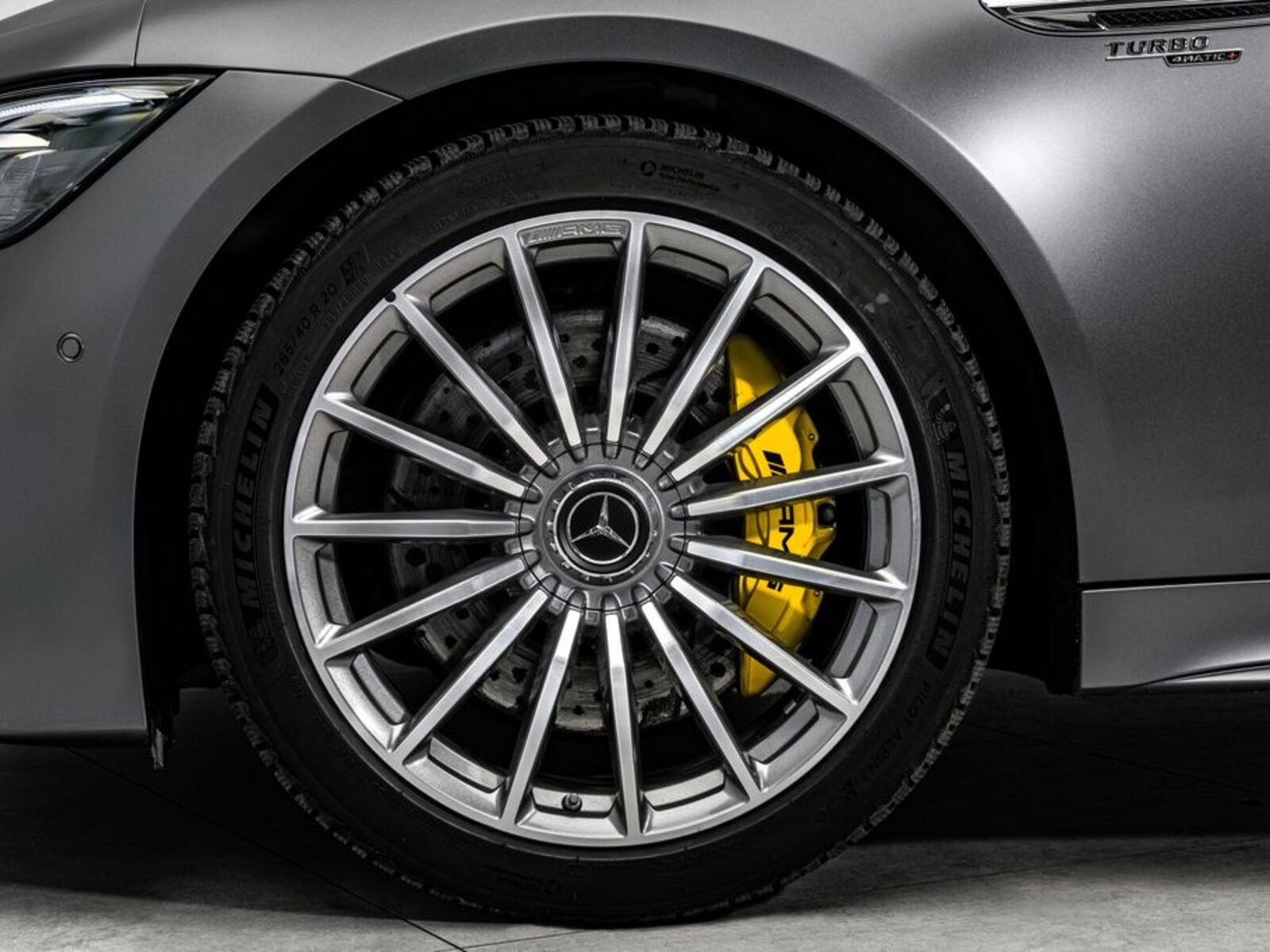 Mercedes-Benz AMG GT 10