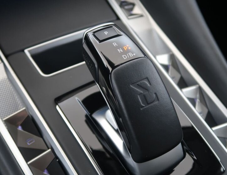 DS Automobiles DS9 Sedan / Limuzína 1,6 l 147 kw