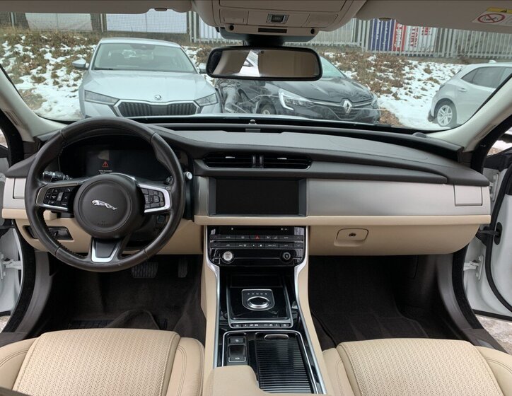 Jaguar XF Sedan 2,0 l 132 kw