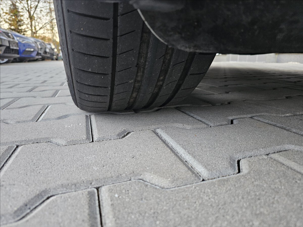 Volkswagen Golf Kombi 2,0 l 235 kw