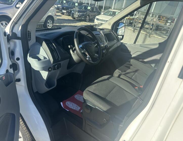Ford Transit 9