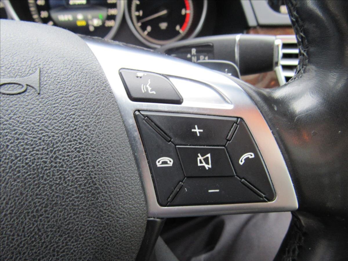 Mercedes-Benz Třídy E Sedan 3,0 l 190 kw