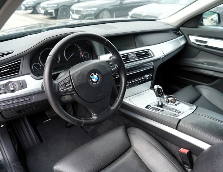 BMW Řada 7 Sedan / Limuzína 3,0 l 180 kw