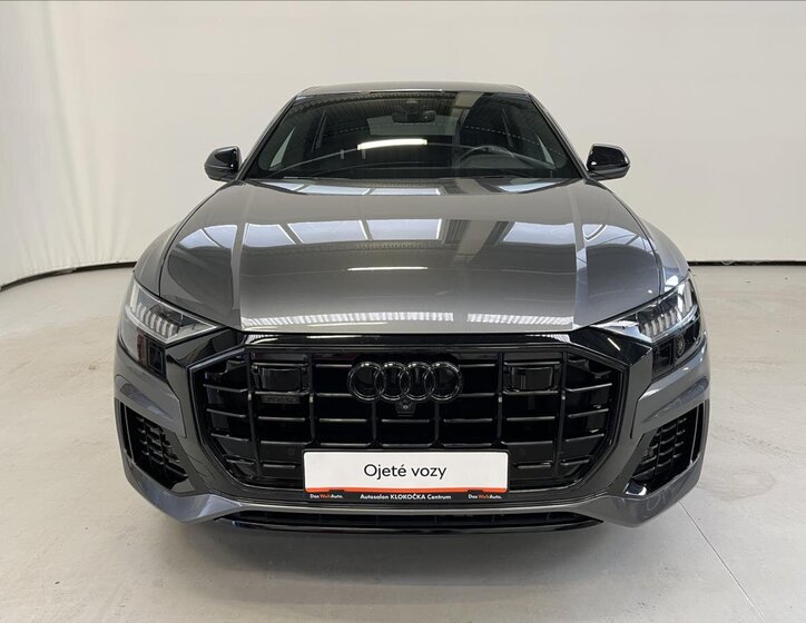 Audi Q8 4