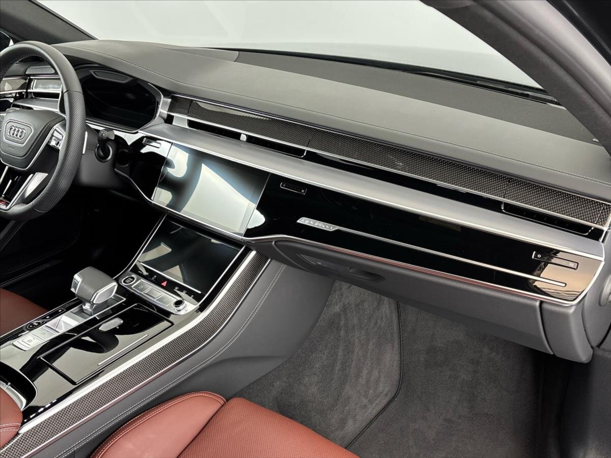 Audi A8 Sedan / Limuzína 3,0 l 210 kw