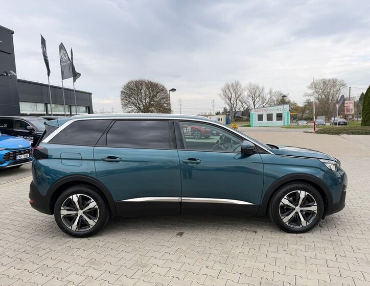 Peugeot 5008 SUV / Terénní 2,0 l 110 kw