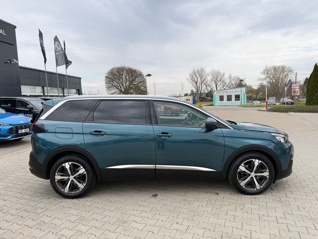 Peugeot 5008 SUV / Terénní 2,0 l 110 kw