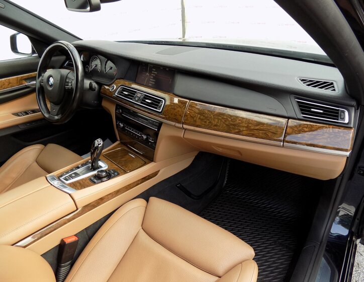 BMW Řada 7 Sedan / Limuzína 3,0 l 225 kw