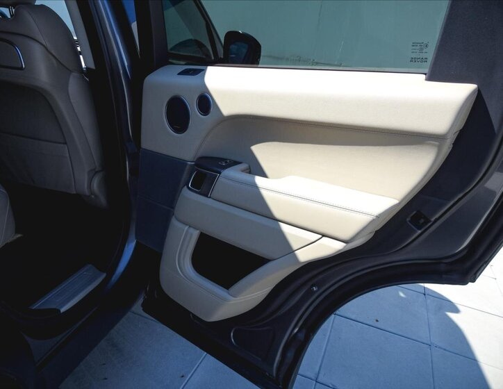 Land Rover Range Rover Sport SUV 4,4 l 250 kw