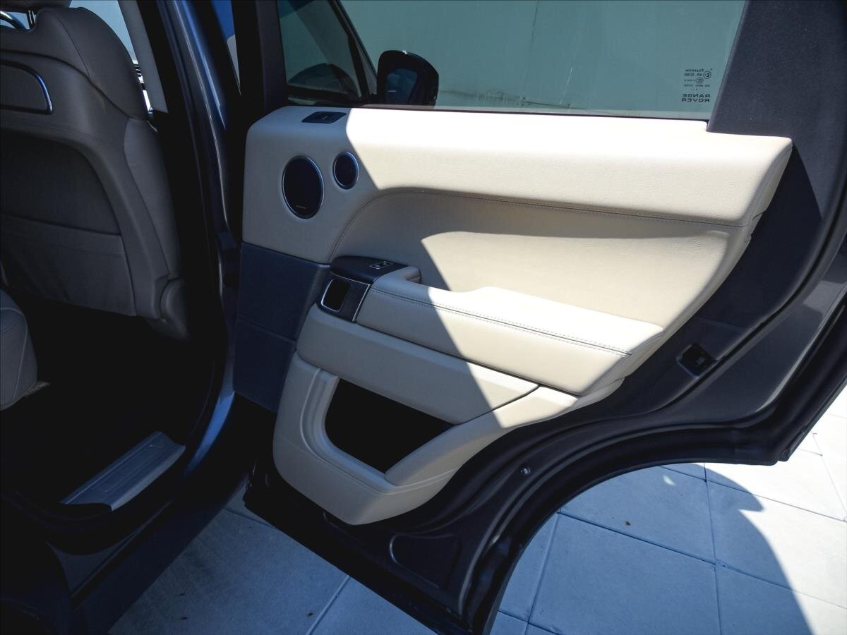 Land Rover Range Rover Sport SUV 4,4 l 250 kw